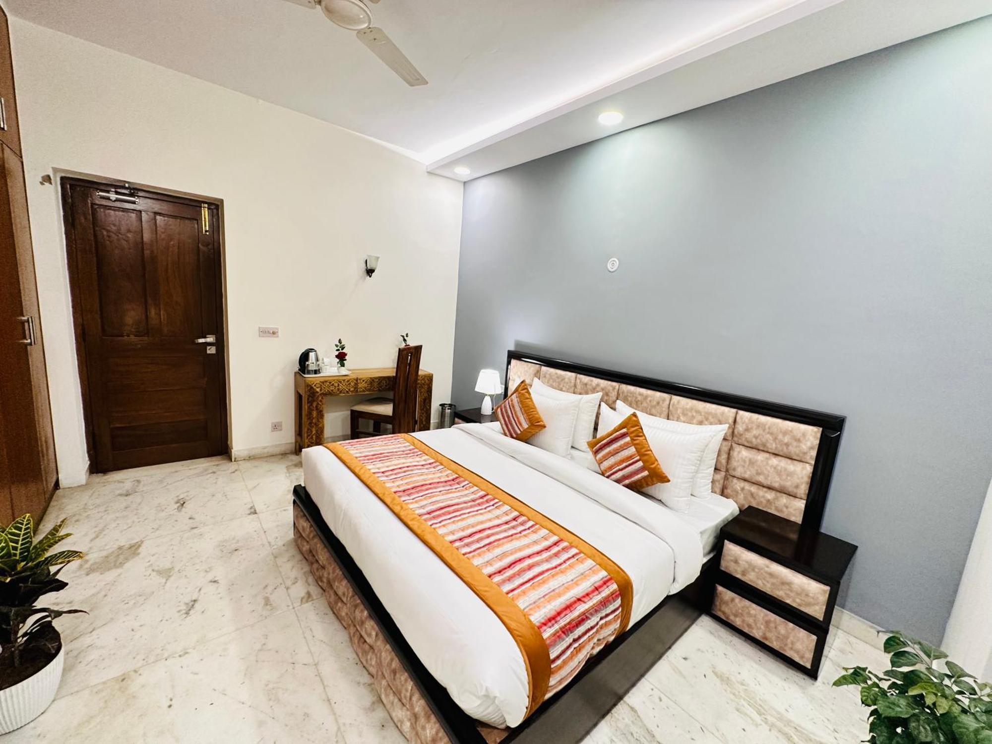 Grove Residency Hauz Khas New Delhi Couple Friendly Hotel Exterior photo