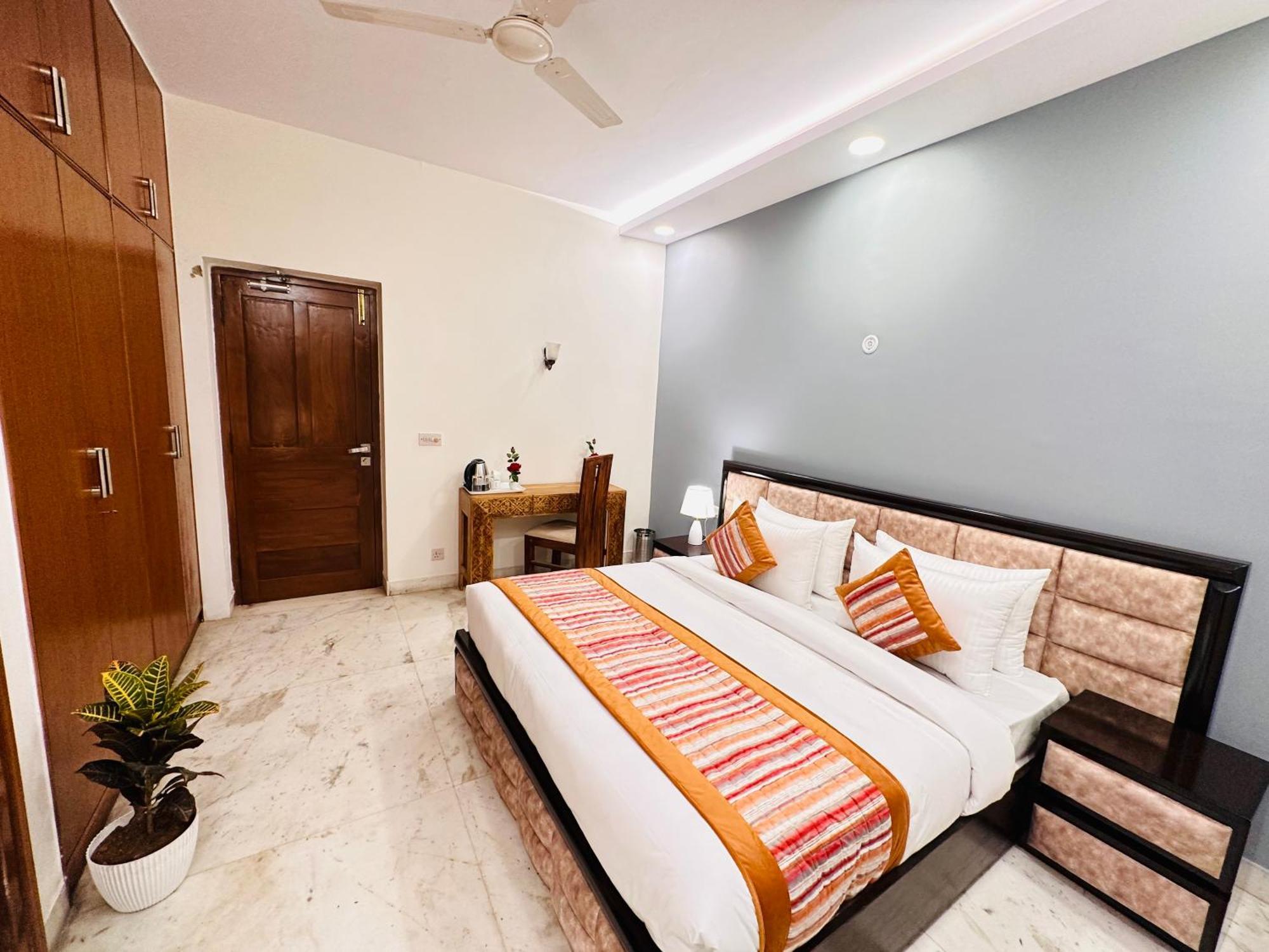 Grove Residency Hauz Khas New Delhi Couple Friendly Hotel Exterior photo